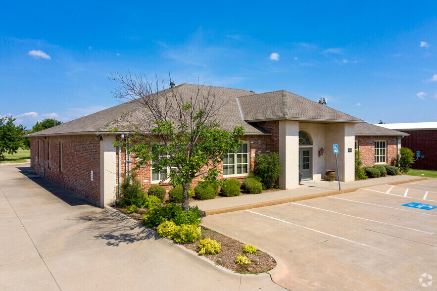 1400 & 1404 S Fretz Ave portefeuille de 2 biens à vendre sur LoopNet.fr - Photo principale – Image 1 sur 13