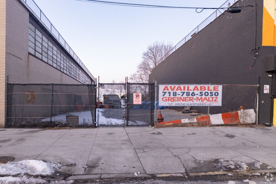 40-01 Skillman Ave, Long Island City, NY à louer - Photo de l’immeuble – Image 2 sur 3