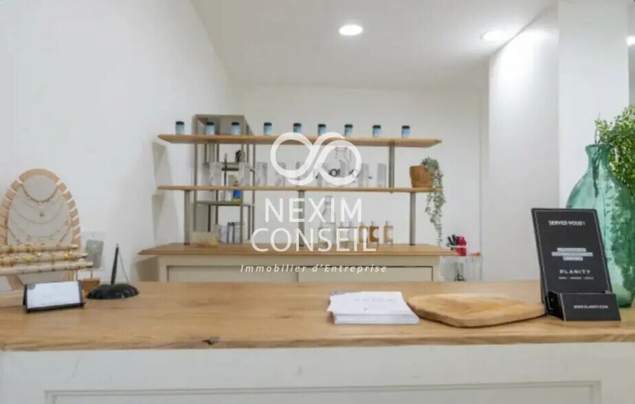 Local commercial dans Suresnes à louer - Photo de l’immeuble – Image 3 sur 5