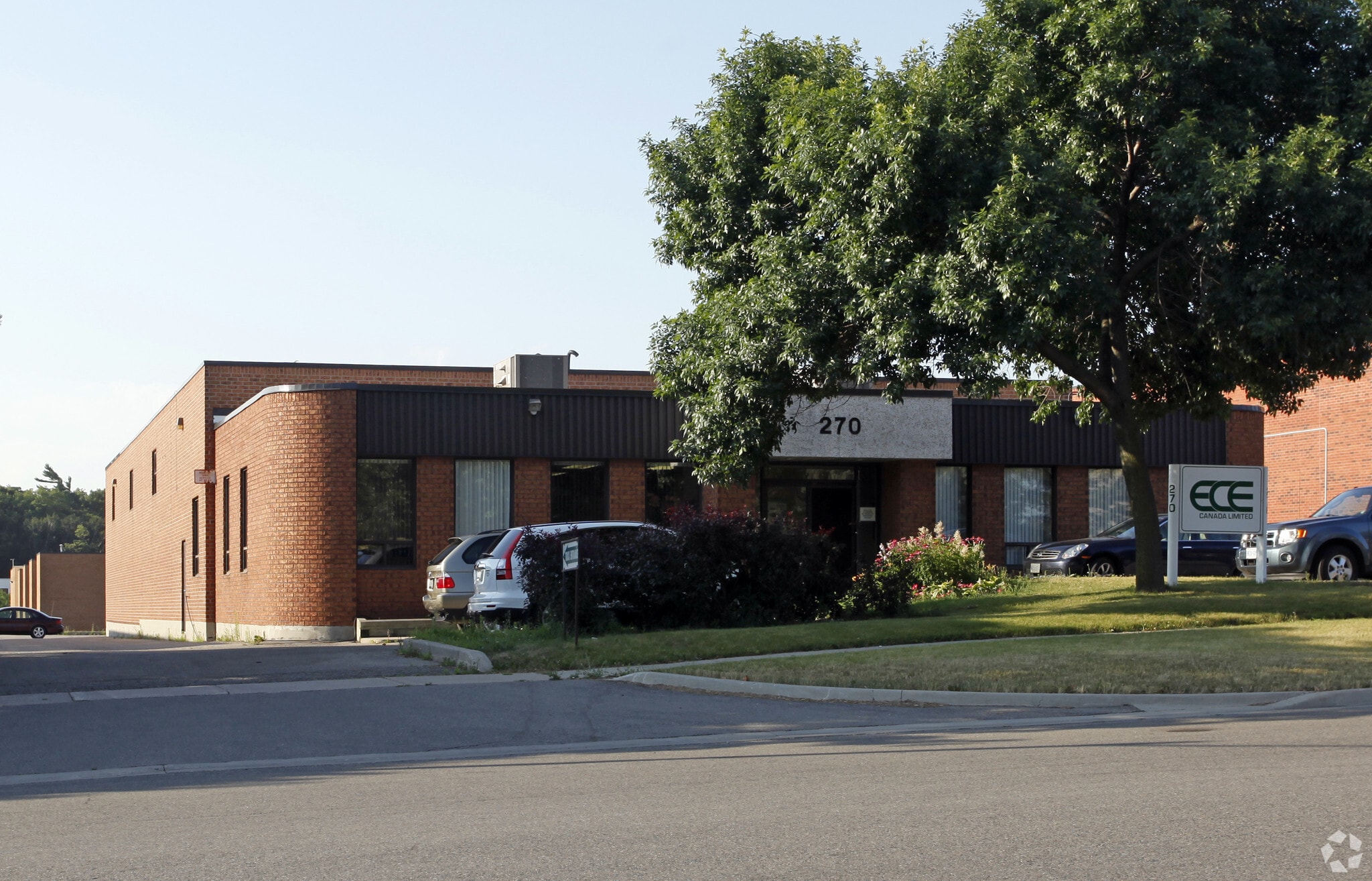 270 Brunel Rd, Mississauga, ON à vendre Photo principale– Image 1 sur 3