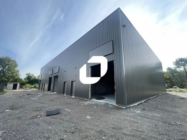 Plus de détails pour Local d’activités à vendre