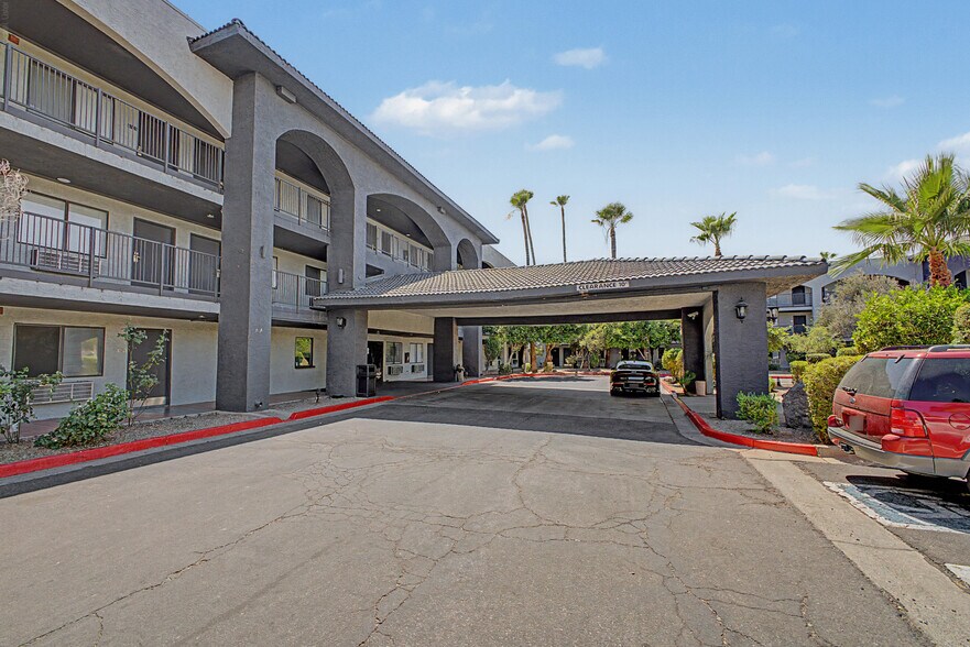 1711 W Bell Rd, Phoenix, AZ à vendre - Photo de l’immeuble – Image 2 sur 16