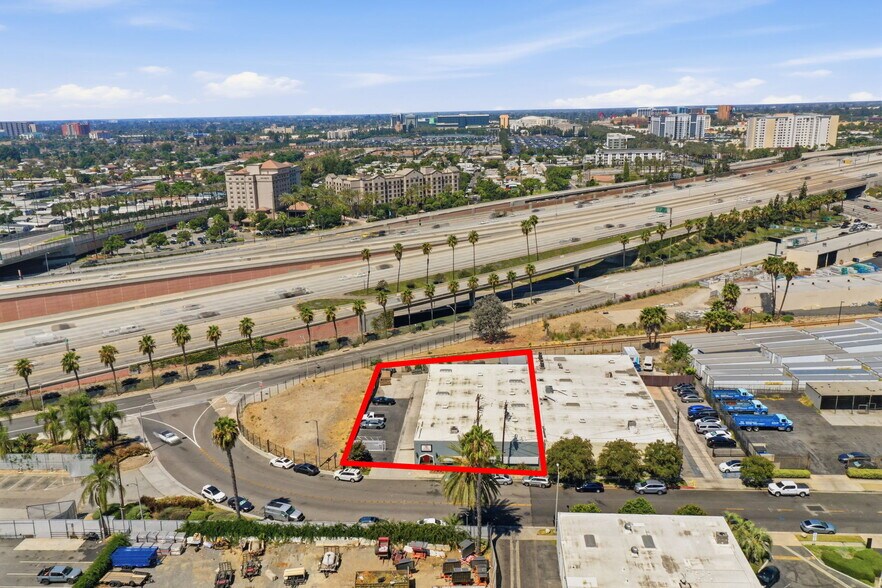 1845 S Lewis St, Anaheim, CA à vendre - Photo de l’immeuble – Image 1 sur 24