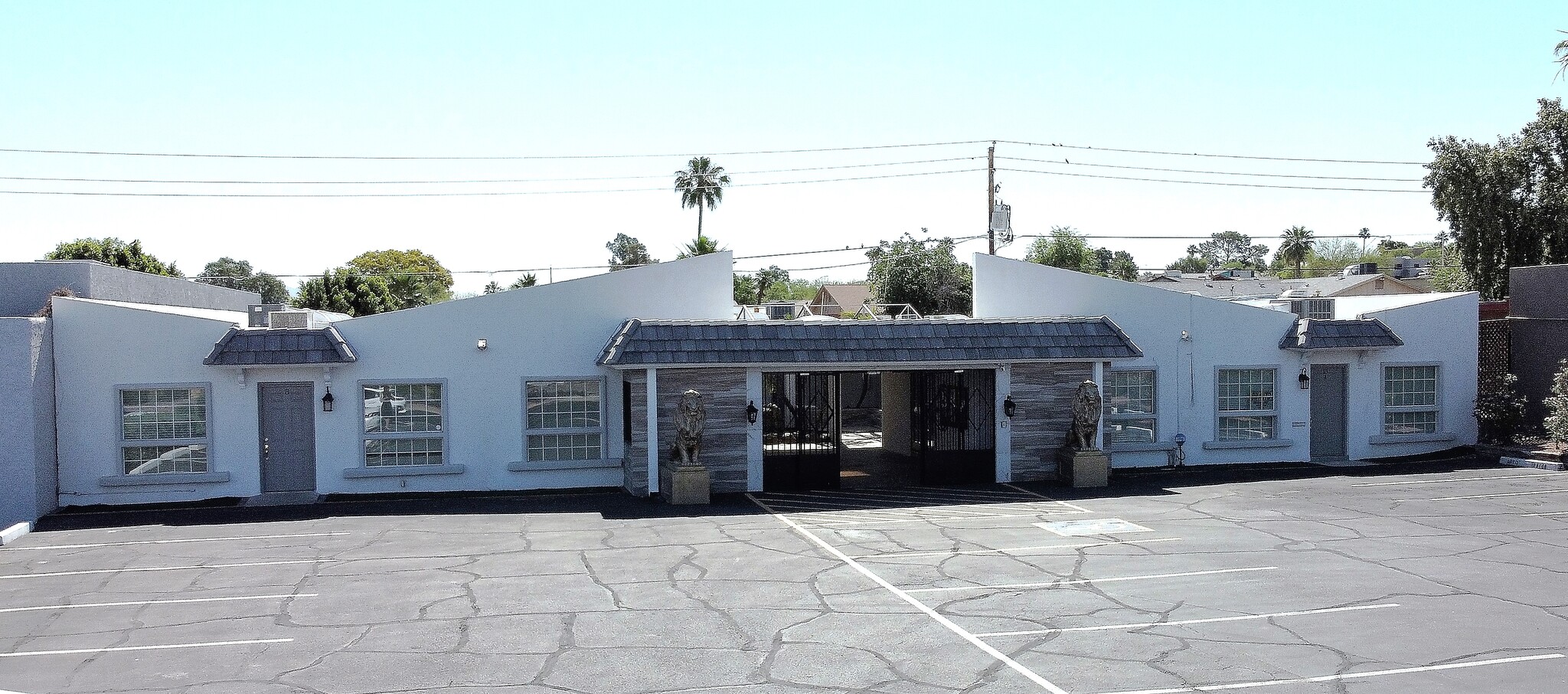 14819 N Cave Creek Rd, Phoenix, AZ à louer Photo de l’immeuble– Image 1 sur 17