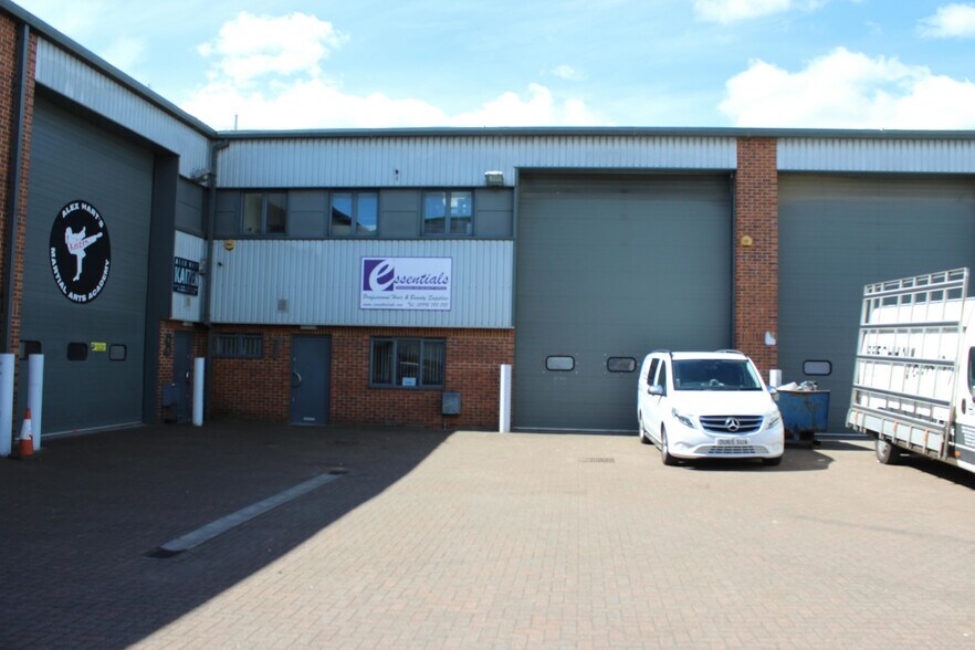 Brooker Rd, Waltham Abbey à louer - Photo de l’immeuble – Image 3 sur 26