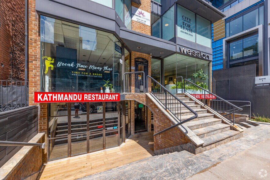 12-14 Cumberland St, Toronto, ON à louer - Photo de l’immeuble – Image 3 sur 3