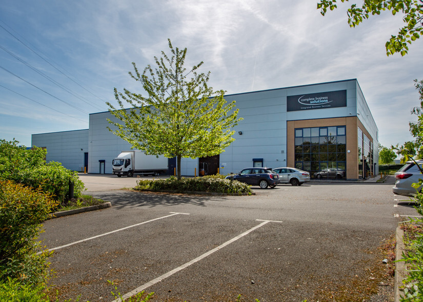 Elliott Way, Birmingham à louer - Photo principale – Image 1 sur 5