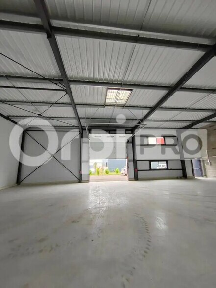 Local d’activités dans Sanguinet à louer - Photo de l’immeuble – Image 3 sur 5