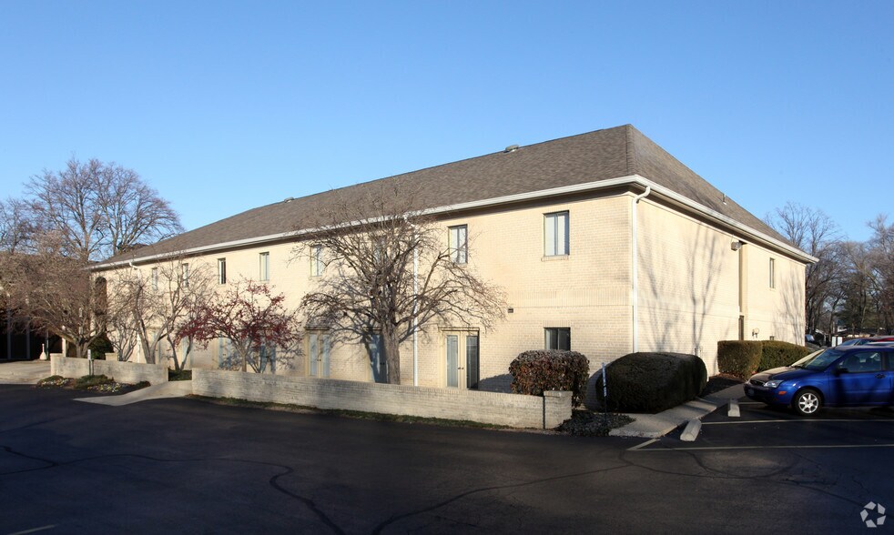 3040 Riverside Dr, Upper Arlington, OH à vendre - Photo de l’immeuble – Image 2 sur 17