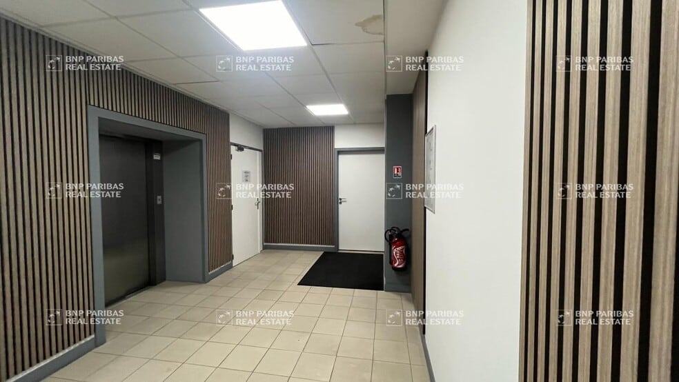 Bureau dans Orléans à vendre - Hall d’entrée – Image 3 sur 13