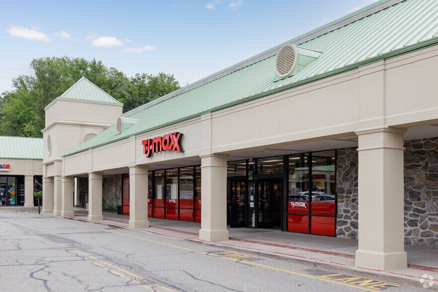 790-800 Bloomfield Ave, West Caldwell, NJ à louer - Photo principale – Image 1 sur 5