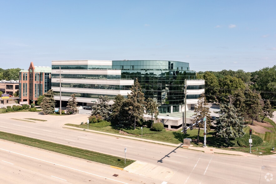 17W220 22nd St, Oakbrook Terrace, IL à louer - Photo de l’immeuble – Image 2 sur 6