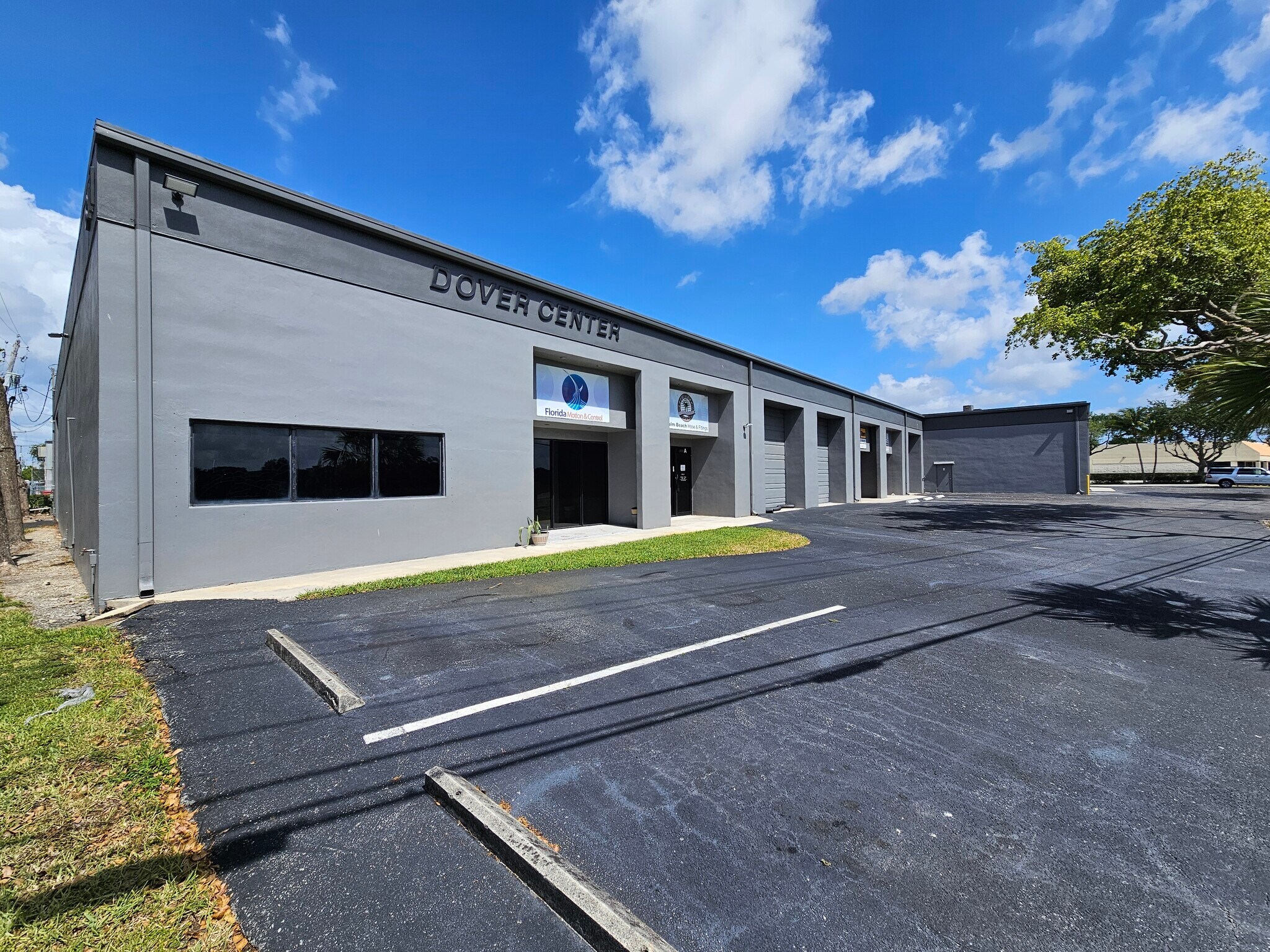 8111 Garden Rd, Riviera Beach, FL à louer Photo de l’immeuble– Image 1 sur 6