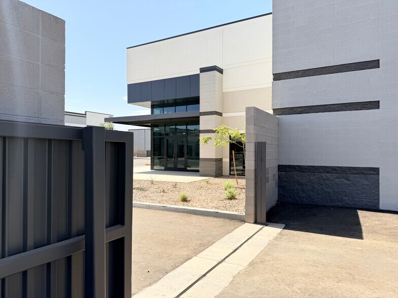 7320 E Pecos Rd, Mesa, AZ à vendre - Photo de l’immeuble – Image 3 sur 19