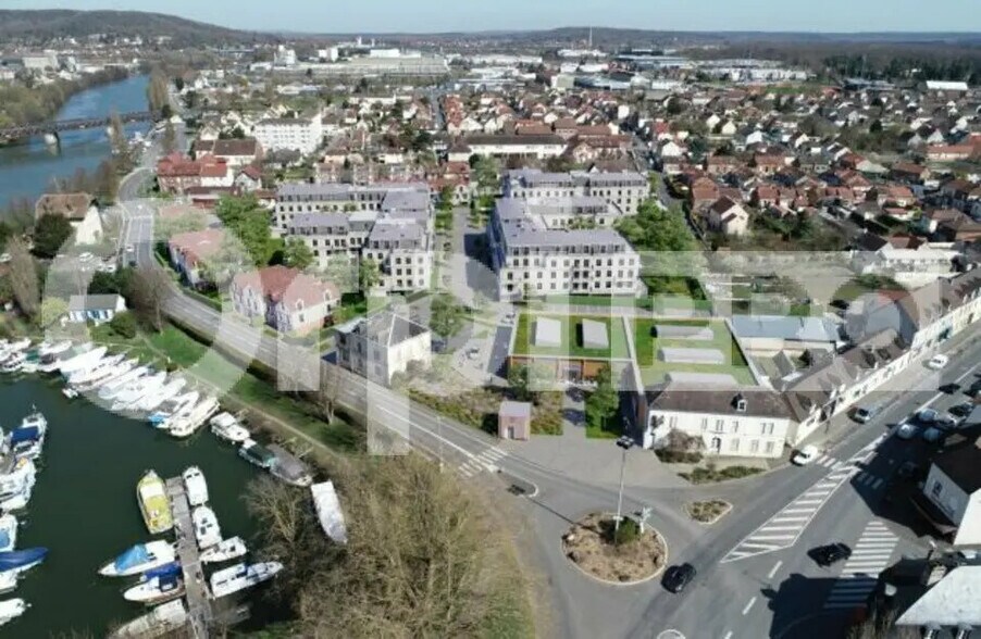 Local commercial dans Compiègne à louer - Photo de l’immeuble – Image 3 sur 6