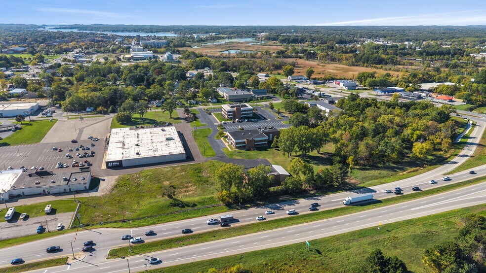 115 Clover St, Holland, MI à louer - Photo de l’immeuble – Image 2 sur 21