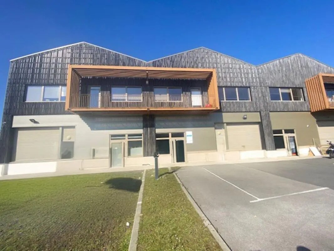 Local d'activités dans Cormeilles-en-Parisis à vendre Photo de l’immeuble– Image 1 sur 7