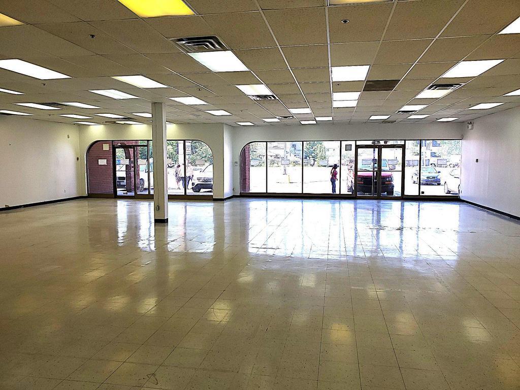 5555 Boul Des Laurentides, Laval, QC à louer Photo intérieure– Image 1 sur 3