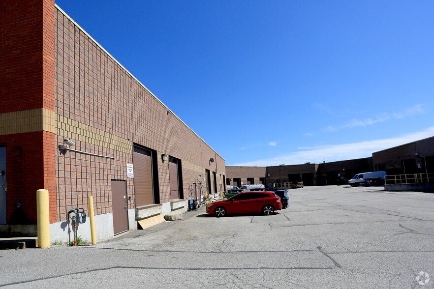1050 Brock Rd, Pickering, ON à louer - Photo de l’immeuble – Image 3 sur 6