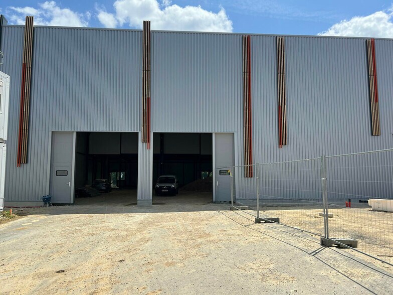 2 Avenue Du Noyer À La Malice, Louvres à vendre - Photo de l’immeuble – Image 3 sur 13