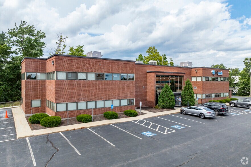18 Pelham Rd, Salem, NH à louer - Photo principale – Image 1 sur 6