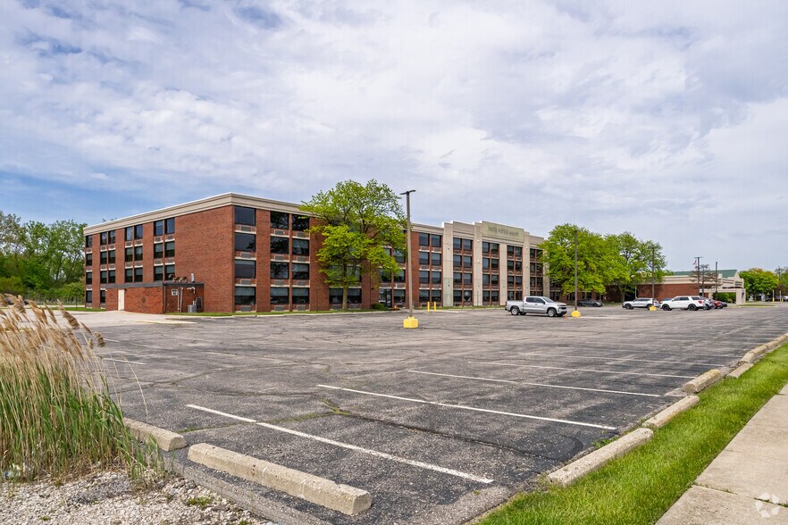 31500 Wick Rd, Romulus, MI à vendre - Photo de l’immeuble – Image 3 sur 5