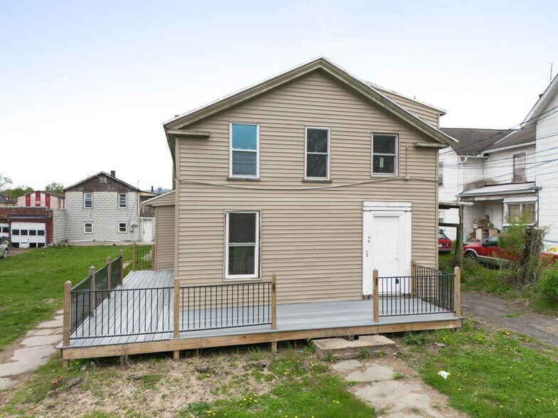 8 S Liberty Ave, Endicott, NY à vendre - Photo de l’immeuble – Image 2 sur 24