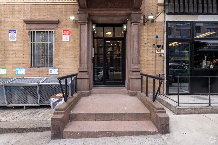 453 W 54th St, New York, NY à louer - Photo de l’immeuble – Image 2 sur 5