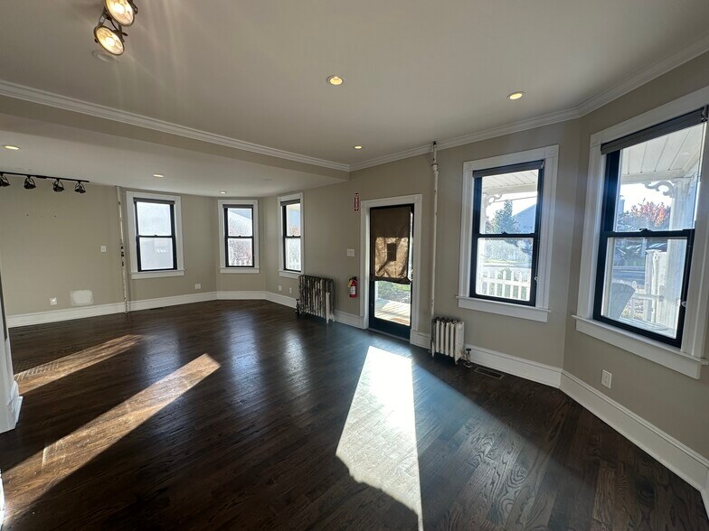 23 Belle Meade Ave, Smithtown, NY à louer - Photo de l’immeuble – Image 3 sur 16