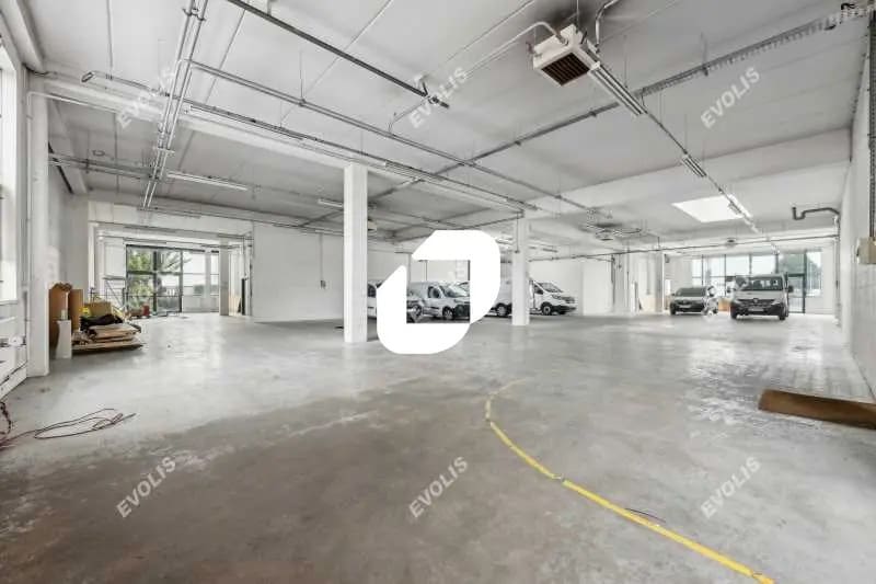 Local d’activités dans Noisy-le-Sec à louer - Photo de l’immeuble – Image 2 sur 8