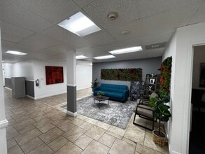 6656 Valjean Ave, Van Nuys, CA à louer Photo de l’immeuble– Image 2 sur 6