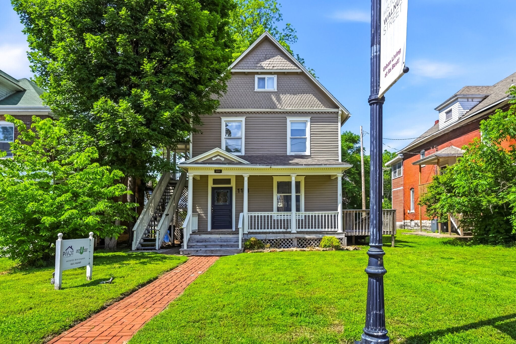 1111 E Walnut St, Springfield, MO à vendre Photo de l’immeuble– Image 1 sur 44