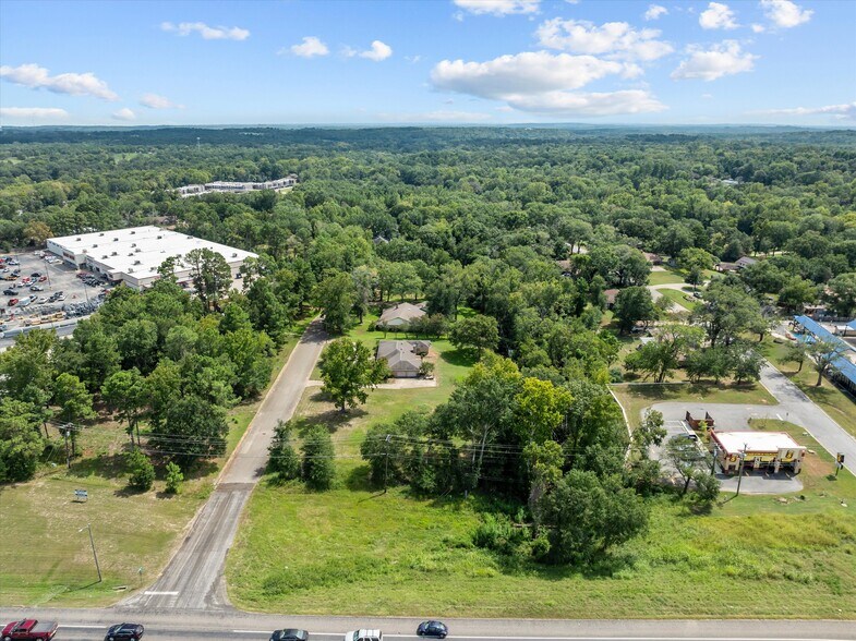 103 Wesley Dr, Palestine, TX à louer - Photo de l’immeuble – Image 2 sur 12