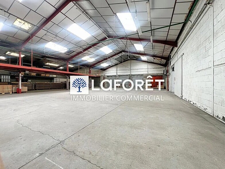 Industriel/Logistique dans  à louer - Photo de l’immeuble – Image 3 sur 7