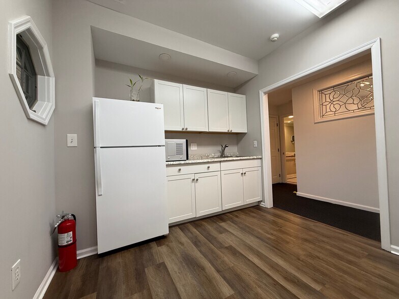 757 Post Rd, Darien, CT à louer - Photo de l’immeuble – Image 2 sur 10