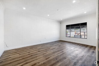 7956-7958 Beverly Blvd, Los Angeles, CA à louer Photo intérieure– Image 1 sur 4