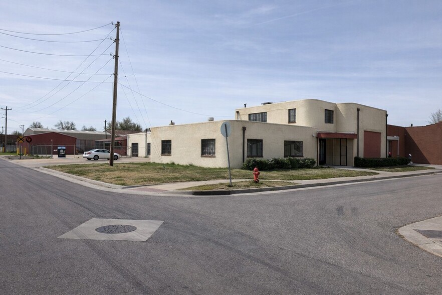 1704 NW 6th St, Oklahoma City, OK à louer - Photo de l’immeuble – Image 3 sur 21
