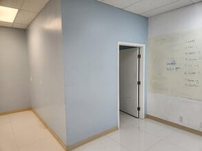 800-900 N Nimitz Hwy, Honolulu, HI à louer Photo intérieure– Image 2 sur 2