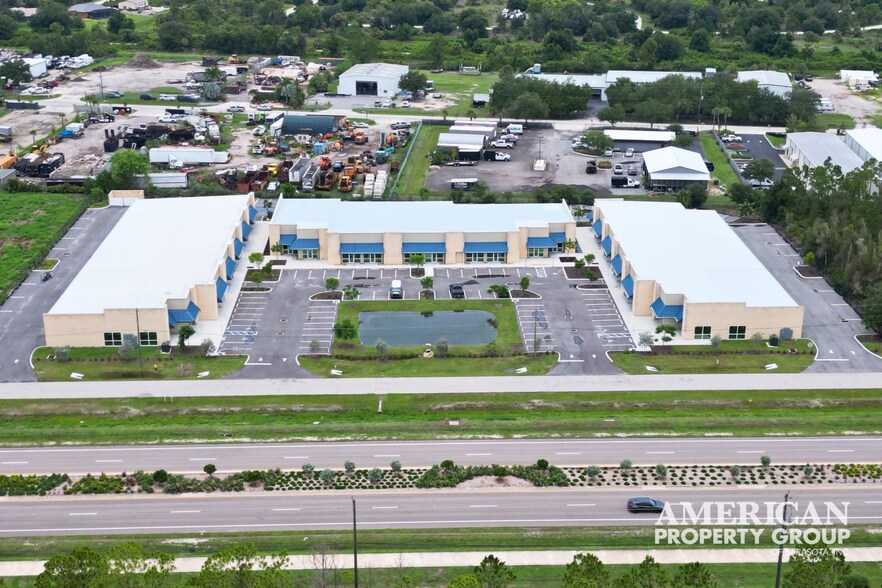 7205 Gasparilla Rd, Port Charlotte, FL à louer - Photo de l’immeuble – Image 1 sur 10