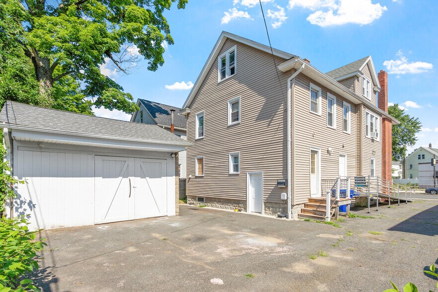 908 Belmont Ave, Springfield, MA à vendre - Photo de l’immeuble – Image 3 sur 9