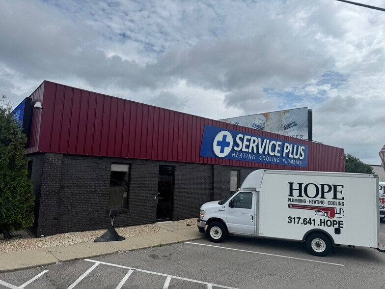 7520 E 88th Pl, Indianapolis, IN à louer - Photo de l’immeuble – Image 2 sur 5