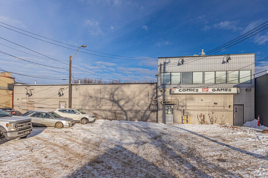 9915-9917 82 Av NW, Edmonton, AB à louer - Photo de l’immeuble – Image 3 sur 5
