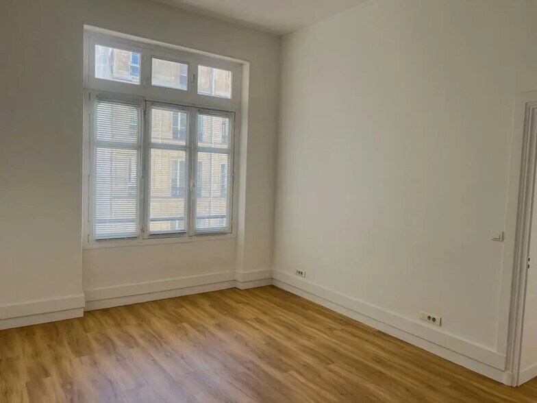 Bureau dans Paris à louer - Photo de l’immeuble – Image 2 sur 8