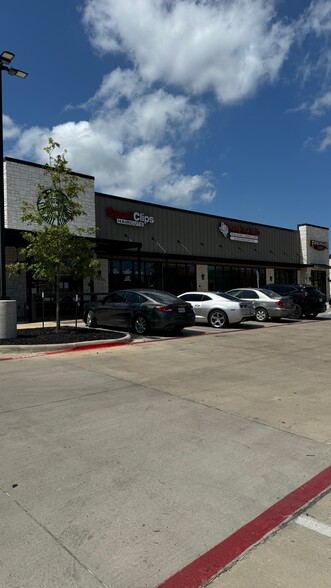 1010 E Tyler St, Athens, TX à louer - Photo de l’immeuble – Image 2 sur 5