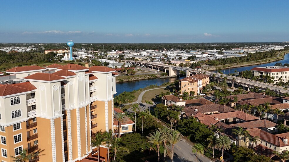 127 Tampa Ave E, Venice, FL à louer - Photo de l’immeuble – Image 3 sur 17