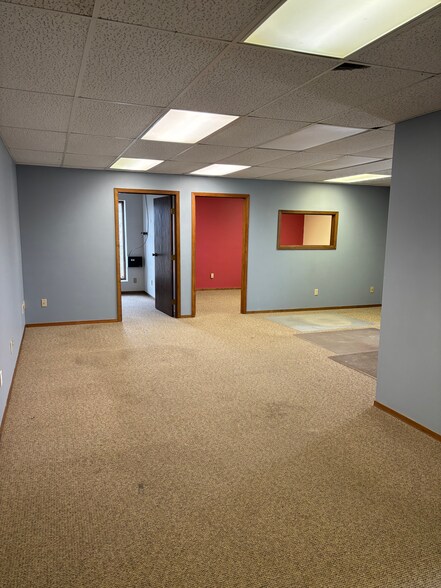 1000 8th St SE, Detroit Lakes, MN à louer - Photo intérieure – Image 3 sur 4