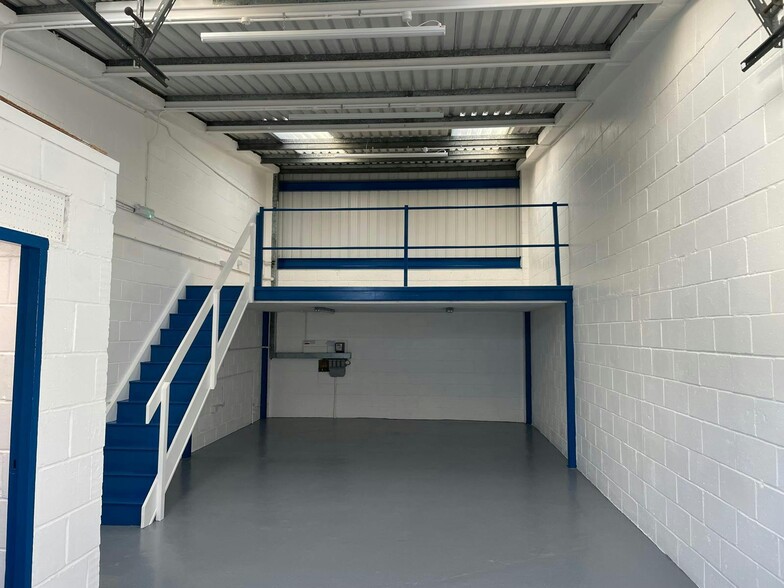 297 Ilderton Rd, Londres à louer - Photo de l’immeuble – Image 2 sur 10