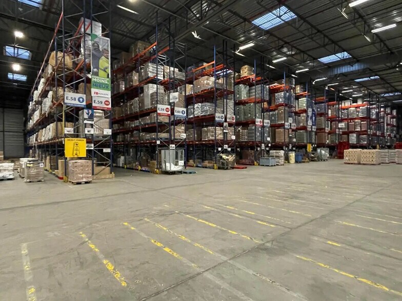 Local d’activités dans Fretin à louer - Photo de l’immeuble – Image 3 sur 9