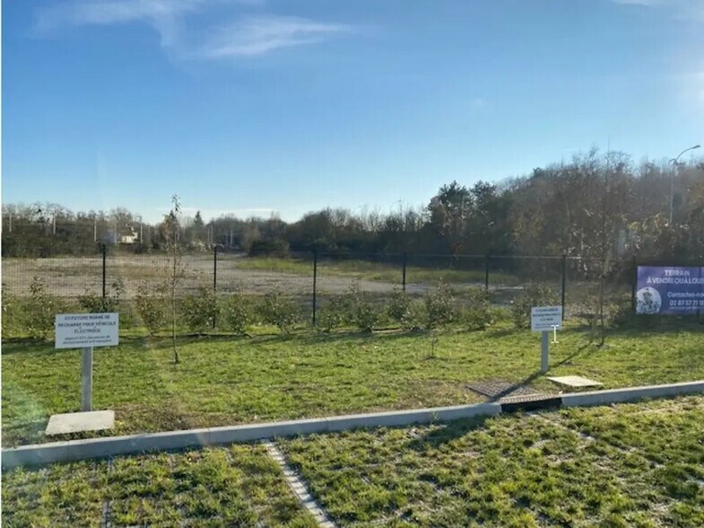 Local commercial dans Châlons-en-Champagne à louer - Photo de l’immeuble – Image 2 sur 7