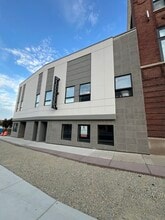 327 E Wilson St, Madison, WI à louer Photo de l’immeuble– Image 2 sur 6